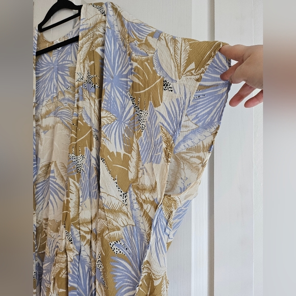 AERIE Cover Up - Picture 2 of 5